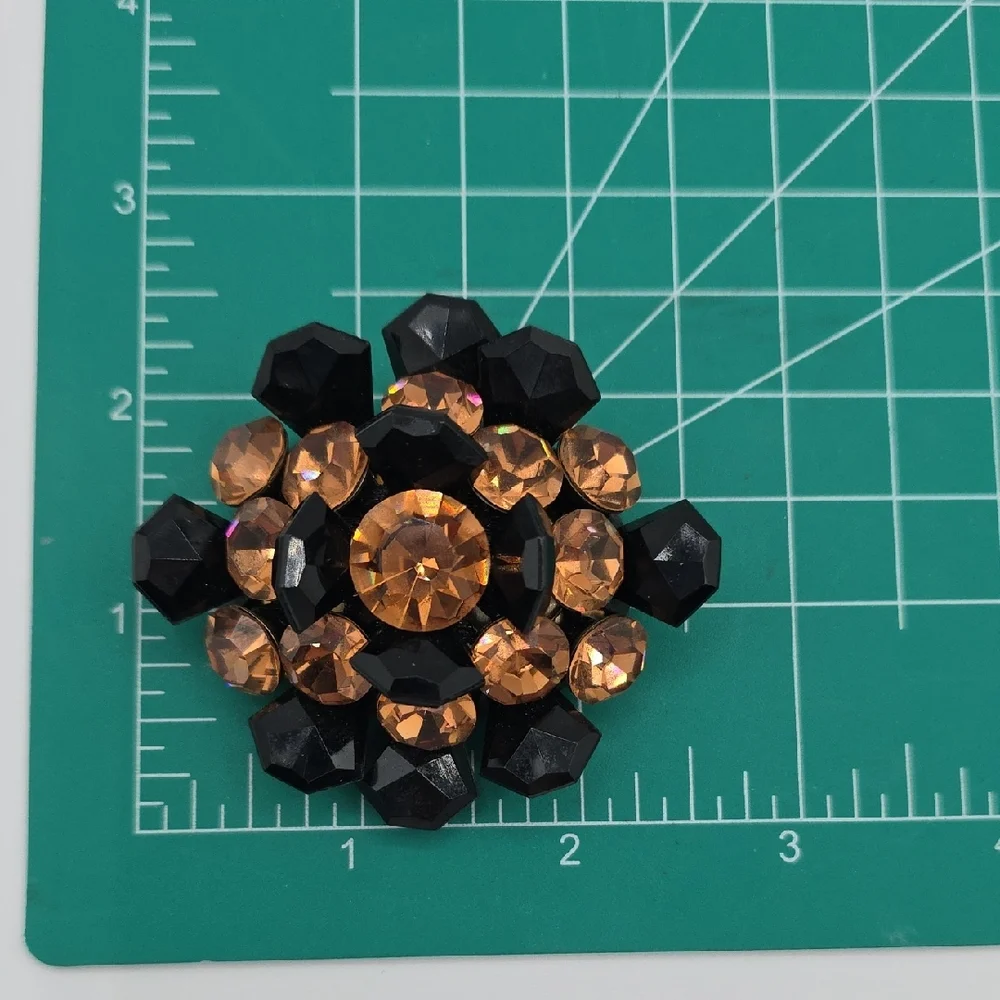 Albert Weiss elegant brooch